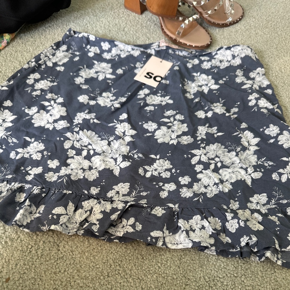 So flower ruffle skirt